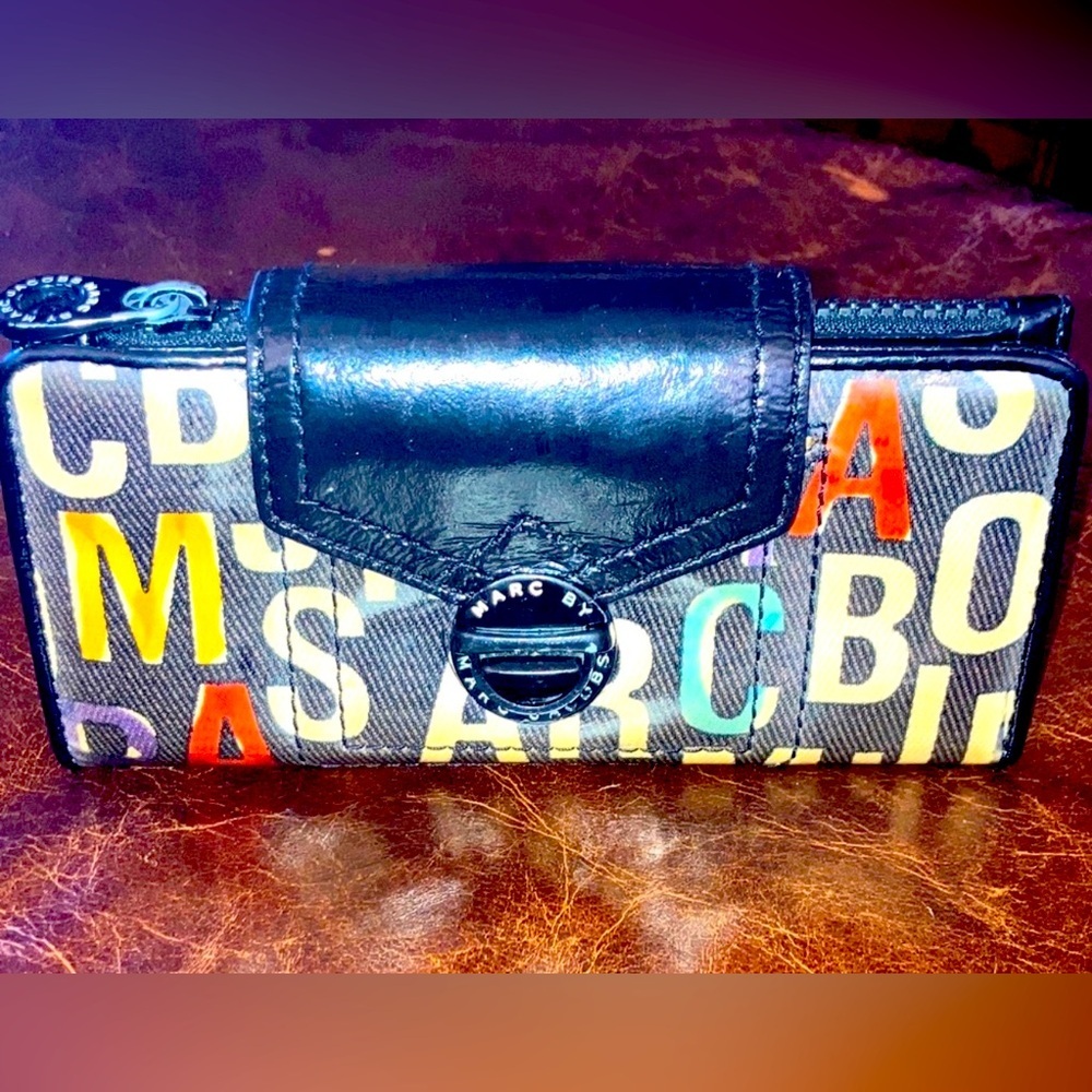 Marc by Marc Jacobs Vintage Colorful signature patent leather push lock Wallet